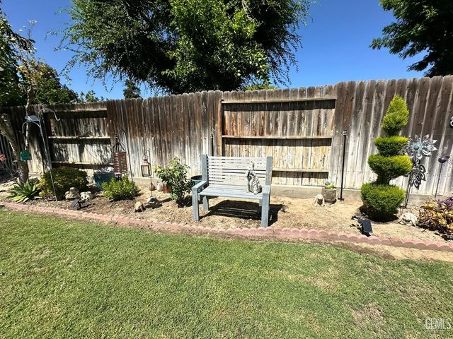 204 Bermuda Street, Bakersfield, CA 93309
