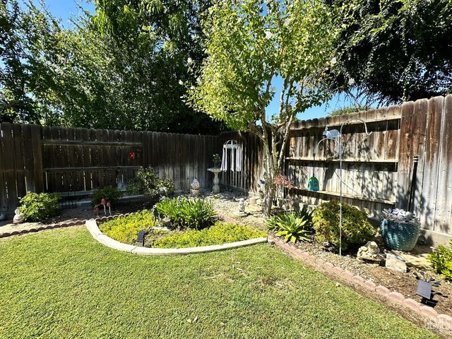 204 Bermuda Street, Bakersfield, CA 93309
