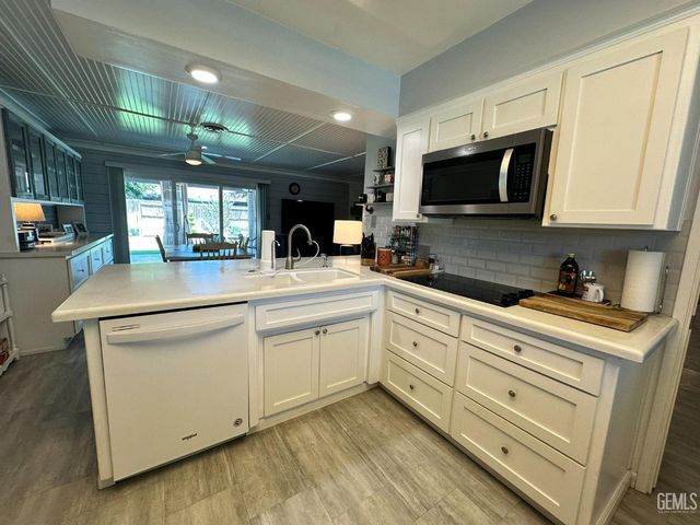 204 Bermuda Street, Bakersfield, CA 93309