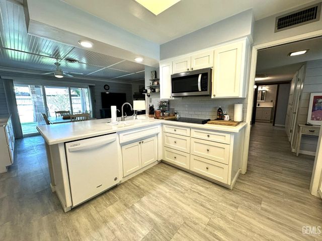 204 Bermuda Street, Bakersfield, CA 93309