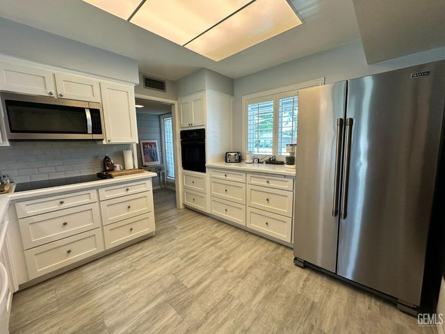 204 Bermuda Street, Bakersfield, CA 93309