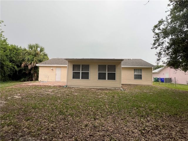 1018 Landsdowne Drive, Sebastian, FL 32958