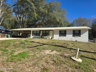 1002 S Weeks Street, Bonifay, FL 32425