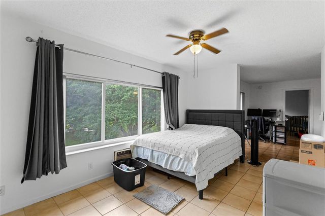 8990 S Hollybrook Boulevard Unit 305, Pembroke Pines, FL 33025