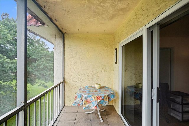 8990 S Hollybrook Boulevard Unit 305, Pembroke Pines, FL 33025