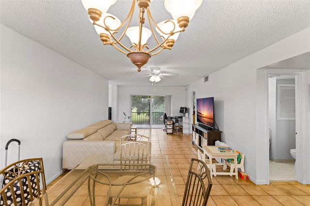 8990 S Hollybrook Boulevard Unit 305, Pembroke Pines, FL 33025