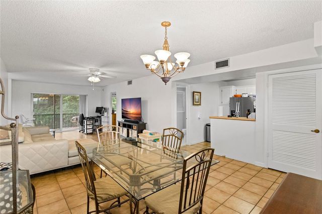 8990 S Hollybrook Boulevard Unit 305, Pembroke Pines, FL 33025