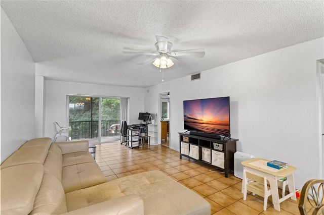 8990 S Hollybrook Boulevard Unit 305, Pembroke Pines, FL 33025
