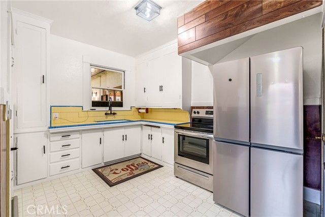 1912 N Vagedes, Fresno, CA 93705