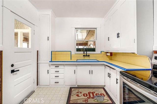 1912 N Vagedes, Fresno, CA 93705