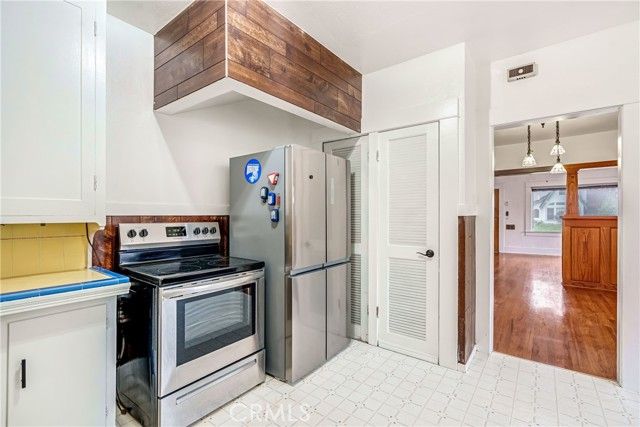 1912 N Vagedes, Fresno, CA 93705