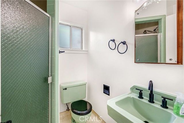 1912 N Vagedes, Fresno, CA 93705