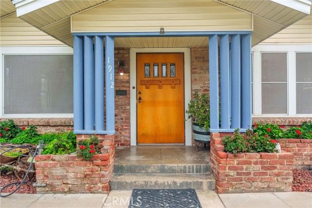 1912 N Vagedes, Fresno, CA 93705