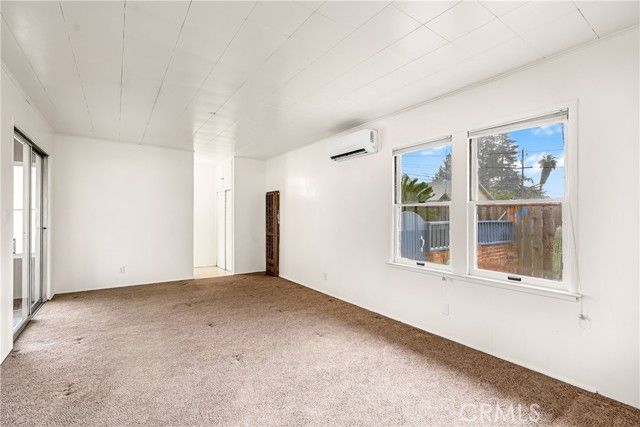 1912 N Vagedes, Fresno, CA 93705