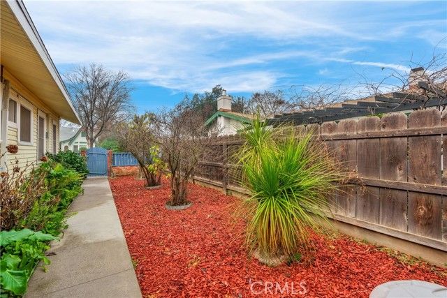 1912 N Vagedes, Fresno, CA 93705