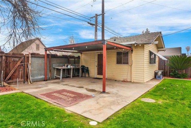 1912 N Vagedes, Fresno, CA 93705