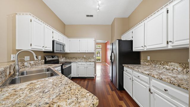 3242 JUPITER HILLS Drive, Jacksonville, FL 32225
