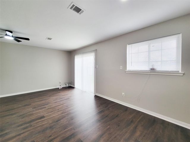 6439 Oaknut Drive, Houston, TX 77088