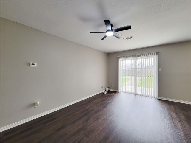 6439 Oaknut Drive, Houston, TX 77088