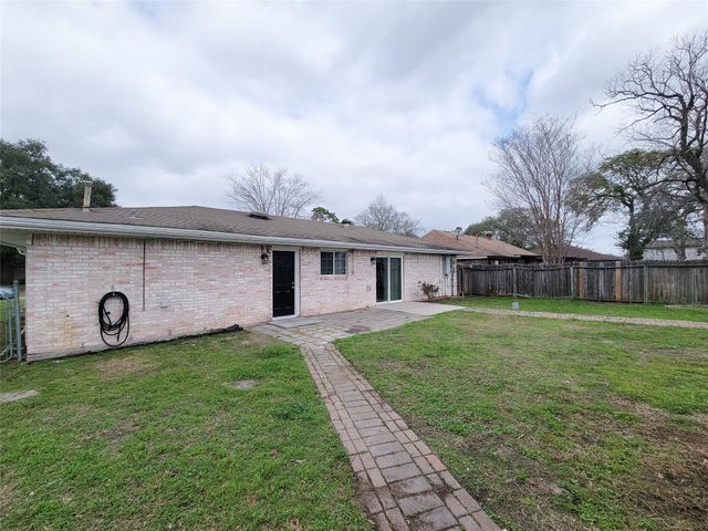 6439 Oaknut Drive, Houston, TX 77088