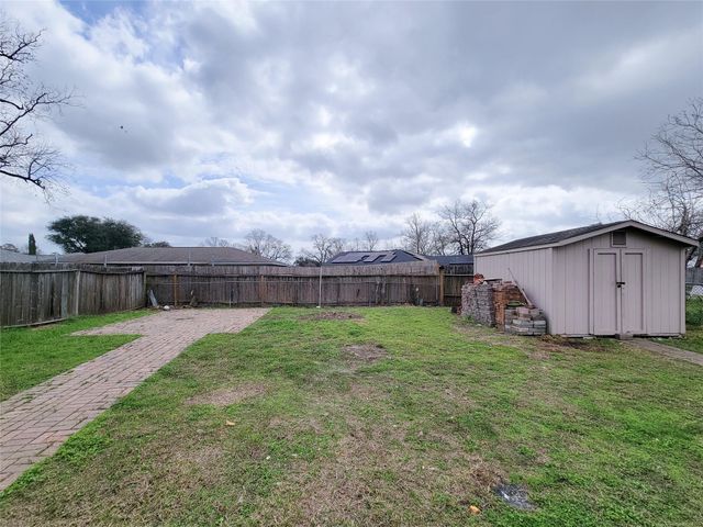 6439 Oaknut Drive, Houston, TX 77088