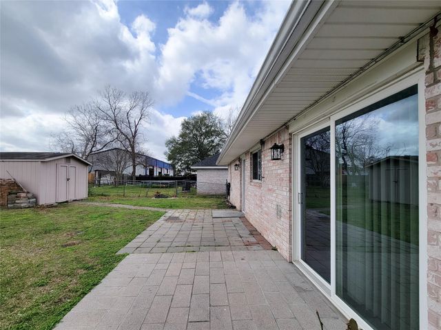 6439 Oaknut Drive, Houston, TX 77088