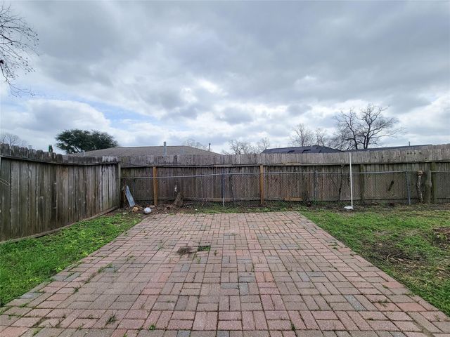 6439 Oaknut Drive, Houston, TX 77088
