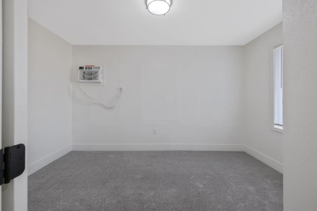 Image 17 of property listing at 12423 407 Avenue, Cutler, CA 93615