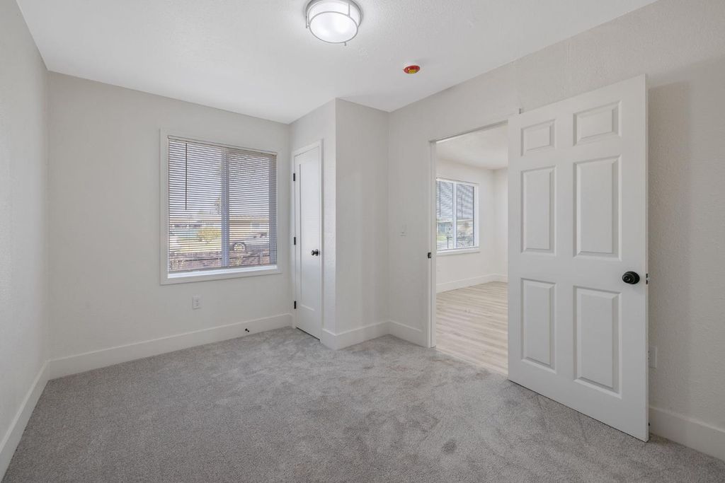 Image 18 of property listing at 12423 407 Avenue, Cutler, CA 93615