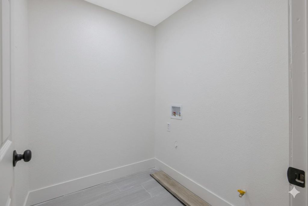 Image 23 of property listing at 12423 407 Avenue, Cutler, CA 93615