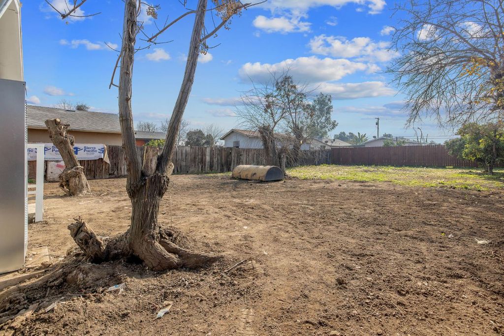 Image 24 of property listing at 12423 407 Avenue, Cutler, CA 93615