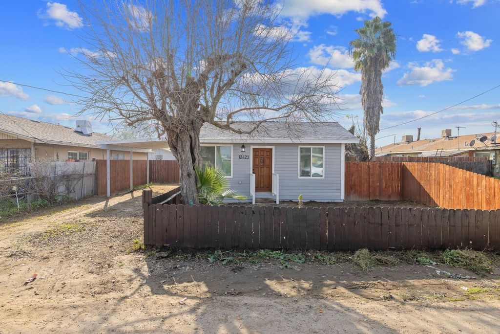 Image 3 of property listing at 12423 407 Avenue, Cutler, CA 93615