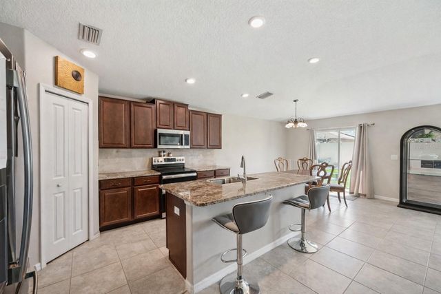 1615 REDMOND BROOK LANE, Ruskin, FL 33570