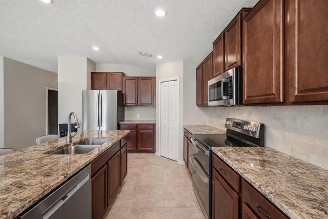 1615 REDMOND BROOK LANE, Ruskin, FL 33570