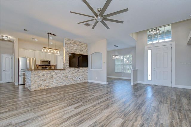 2804 ABBEY GROVE DRIVE, Valrico, FL 33594