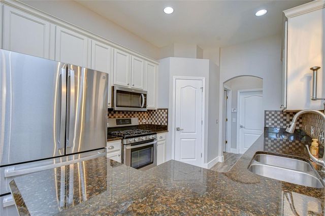 2804 ABBEY GROVE DRIVE, Valrico, FL 33594