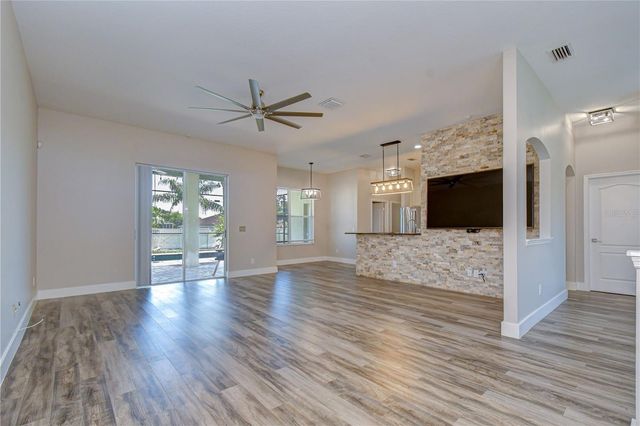 2804 ABBEY GROVE DRIVE, Valrico, FL 33594