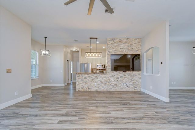 2804 ABBEY GROVE DRIVE, Valrico, FL 33594