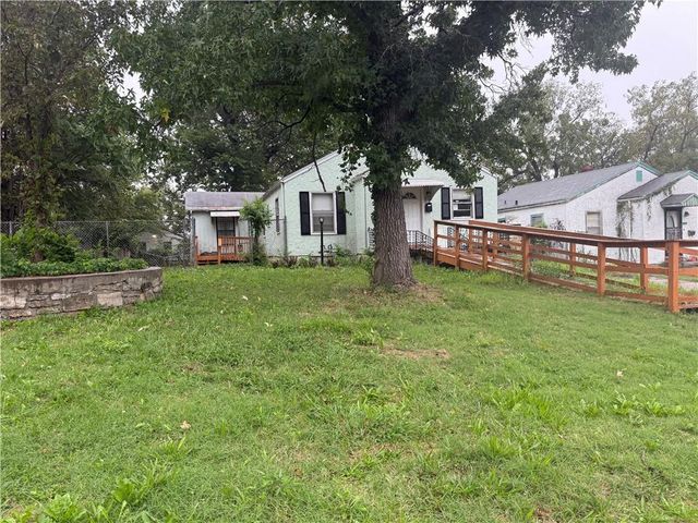 4421 College Avenue, Kansas City, MO 64130