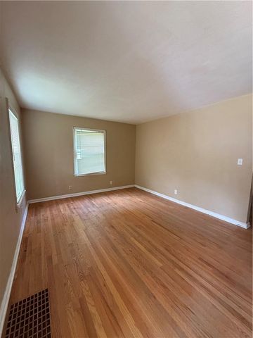 4421 College Avenue, Kansas City, MO 64130
