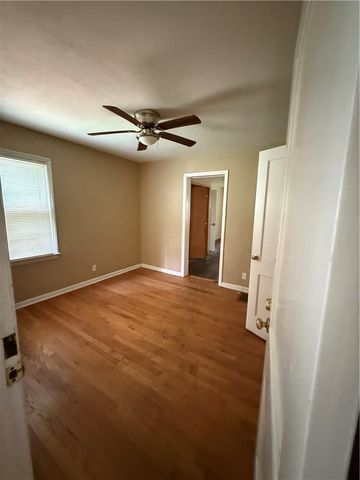 4421 College Avenue, Kansas City, MO 64130