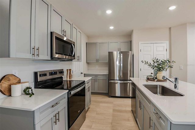 9885 PELICAN COAST DRIVE, Dade City, FL 33525