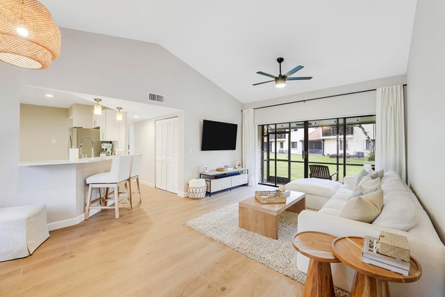 11 Vía De Casas Sur, Boynton Beach, FL 33426