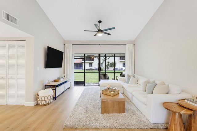 11 Vía De Casas Sur, Boynton Beach, FL 33426