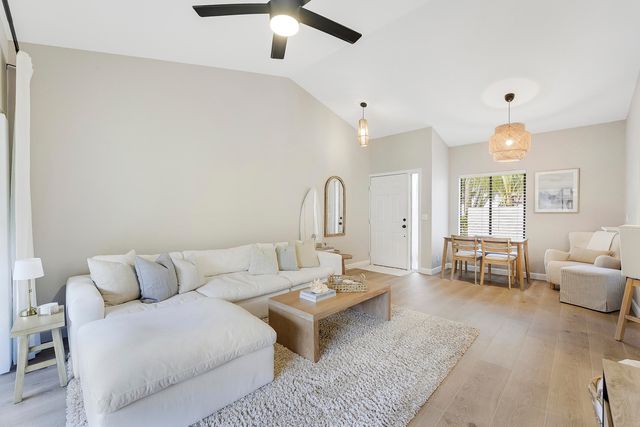 11 Vía De Casas Sur, Boynton Beach, FL 33426