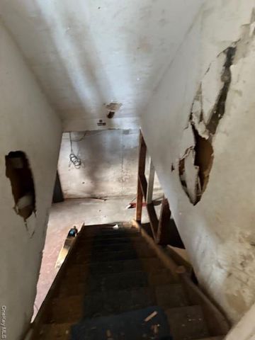 48 Cliff Avenue, Hempstead, NY 11550