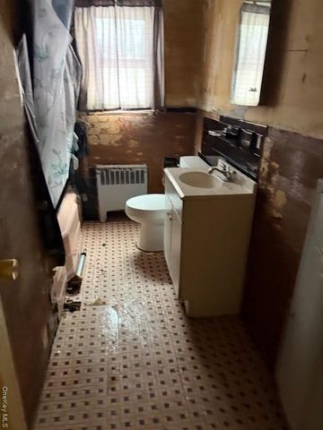 48 Cliff Avenue, Hempstead, NY 11550