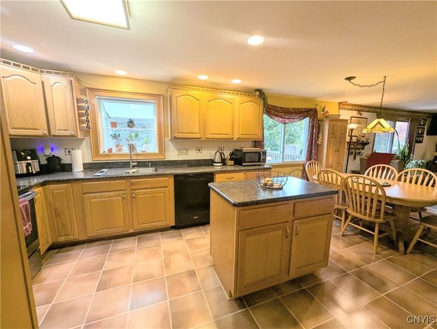 419 Branchwood Drive, Salina, NY 13090