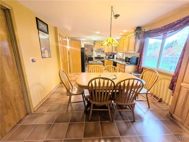 419 Branchwood Drive, Salina, NY 13090