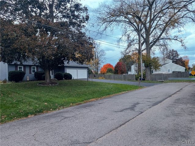 419 Branchwood Drive, Salina, NY 13090